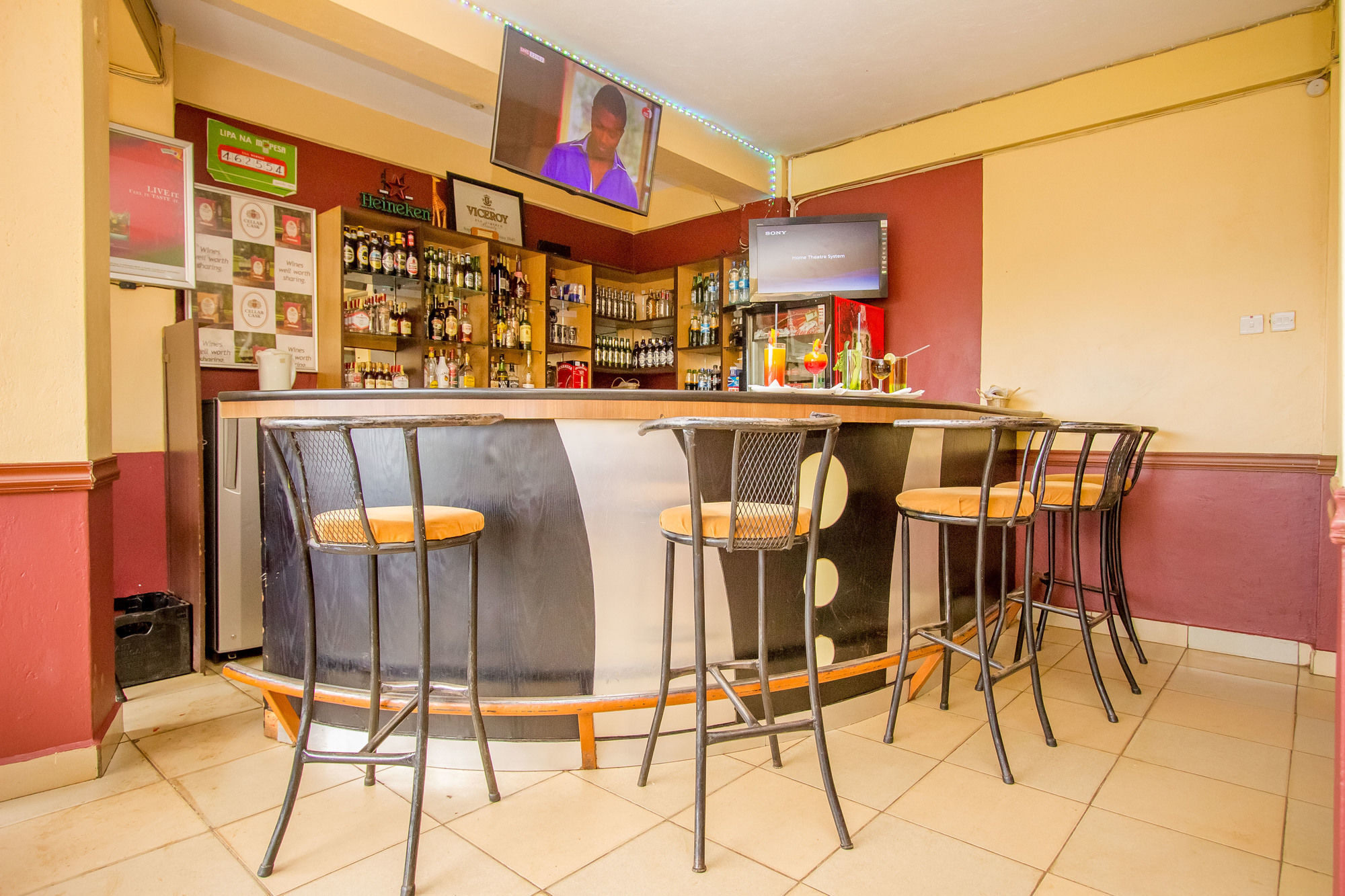 Eland Safari Hotel Nyeri Exteriör bild
